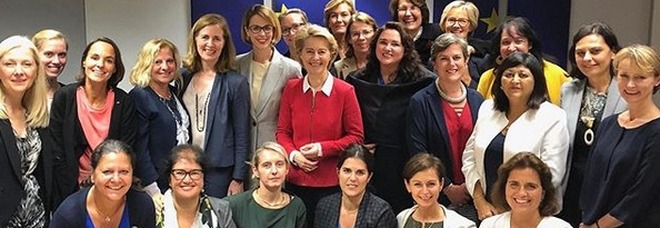 Ursula Von der Leyen pubblica una foto tutta femminile: «Europe is a women»
