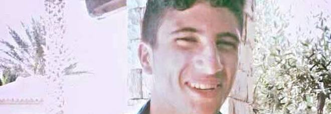 Simone, il bagnino eroe che ha salvato papĂ , nonno e una bimba di 11 anni. La mamma su Fb: «Sei il mio eroe...» Simone, il bagnino eroe che ha salvato papà, nonno e una bimba di 11 anni. La mamma su Fb: «Sei il mio eroe...»
