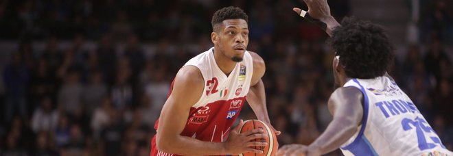 Milano passa a Sassari ma che sofferenza. Varese vince ancora