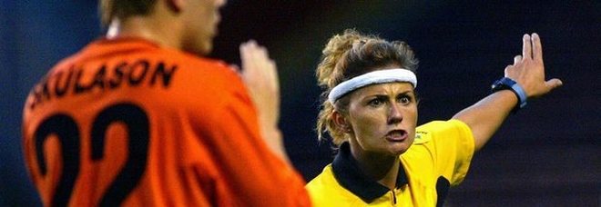 Arbitro donna, insulti sessisti:
«Vai a fare la prostituta».
E uno si abbassa i pantaloni...