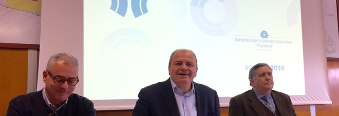Il presidente Francesco De Angelis al centro
e gli altri componenti del Cda Il presidente Francesco De Angelis al centro
e gli altri componenti del Cda