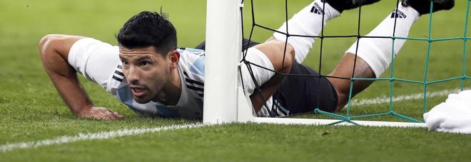 Aguero, malore durante Argentina-Nigeria: vomita, sviene e viene trasportato in ospedale