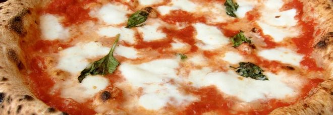 Trova dei vermi nella pizza e fa una cattiva recensione su Tripadvisor, cliente condannato a pagare 5 mila euro