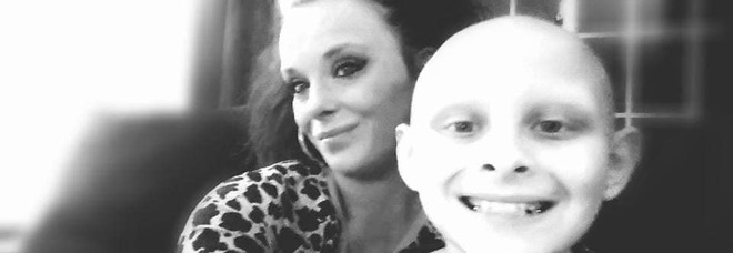 «Voglio accompagnarti
all'altare, mamma»: bimbo
realizza il sogno, poi muore