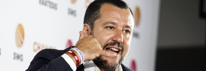 Salvini: «In pensione con quota 100 e al massimo 62 anni» Salvini: «In pensione con quota 100 e al massimo 62 anni»