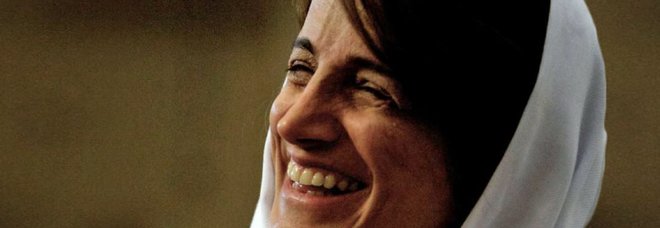 Iran, l'avvocata Nasrin condannata a 33 anni, difendeva i diritti umani contro l'obbligo di portare il velo Iran, l'avvocata Nasrin condannata a 33 anni, difendeva i diritti umani contro l'obbligo di portare il velo