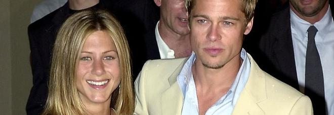 «Brad Pitt e Jennifer Aniston vogliono fare un figlio insieme» «Brad Pitt e Jennifer Aniston vogliono fare un figlio insieme»