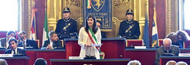 Torino, l'Appendino tra dimissioni e rimpasto della giunta per fare fuori i pasdaran grillini Torino, l'Appendino tra dimissioni e rimpasto della giunta per fare fuori i pasdaran grillini