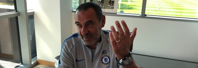 Sarri tra De Laurentiis e il Napoli:
«Cari napoletani, ecco la mia verità»