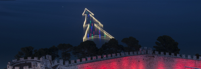 Castiglione del Lago, a “Luci sul Trasimeno" tutto esaurito per l'albero più grande del mondo