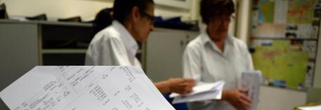 Statali, contratto dirigenti: aumenti lordi da 209 a 426 euro mensili. Arretrati per 5mila euro a testa Statali, contratto dirigenti: aumenti lordi da 209 a 426 euro mensili. Arretrati per 5mila euro a testa