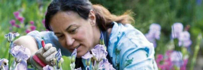 La battaglia di Cristina: «Le mie iris guerriere contro la violenza sulle donne»
