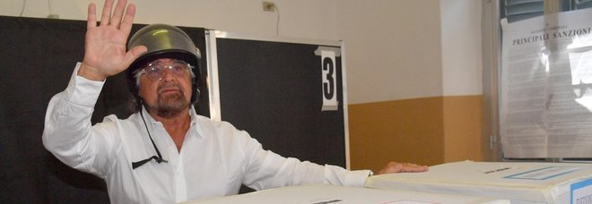 M5S fuori dai ballottaggi delle grandi città. Torna il bipolarismo.
Orlando vince a Palermo, centrodestra a Genova, sinistra a L'Aquila