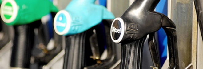 Gasolio sporco, rimborsi collettivi
Risarcimenti, centinaia di richieste Gasolio sporco, rimborsi collettivi
Risarcimenti, centinaia di richieste