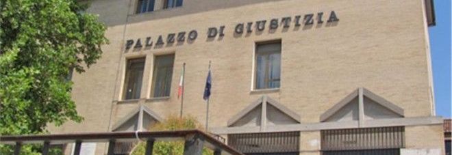 Saluto romano nel cimitero tedesco di Cassino e richiamo al fascismo sul web, tre giovani a processo Saluto romano nel cimitero tedesco di Cassino e richiamo al fascismo sul web, tre giovani a processo