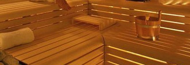 Si rompe la maniglia della sauna, madre e figlia muoiono nella cabina Si rompe la maniglia della sauna, madre e figlia muoiono nella cabina