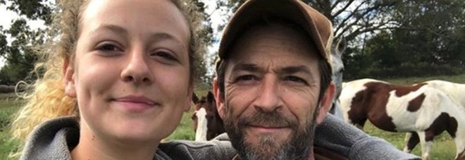 Luke Perry, la figlia 18enne insultata sui social: «Non passerò le notti a piangere perché lo vuole internet» Luke Perry, la figlia 18enne insultata sui social: «Non passerò le notti a piangere perché lo vuole internet»