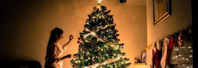 Mamma sta morendo di cancro, il marito e i 7 figli organizzano il Natale in anticipo Mamma sta morendo di cancro, il marito e i 7 figli organizzano il Natale in anticipo
