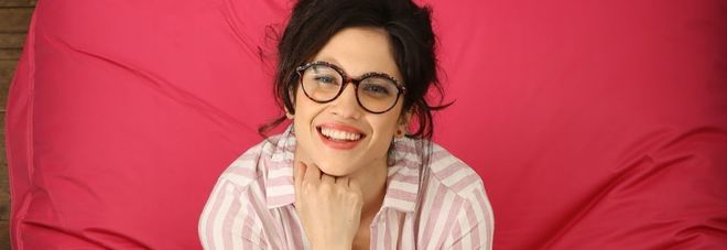 Lodovica Comello è Extravergine: poco sesso, molta ironia