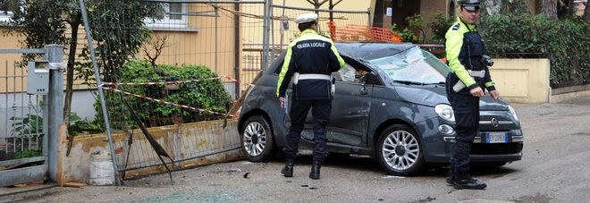 Un'auto la urta allo stop:
lei ​cappotta
e finisce all'ospedale