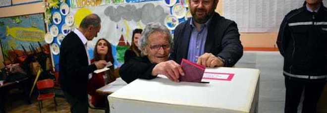 Nonna Luisa al seggio a 108 anni, non ha mai perso un voto dal 1946
