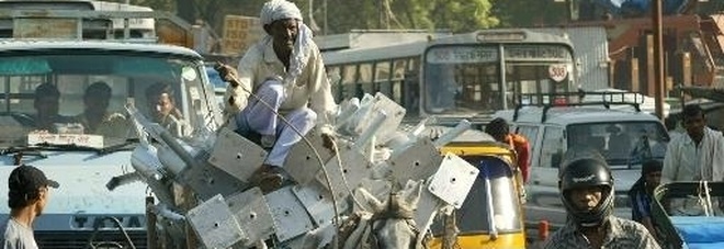 A Nuova Delhi nascono gli “Oxygen bar”, si vende ossigeno aromatizzato per disintossicarsi dallo smog
