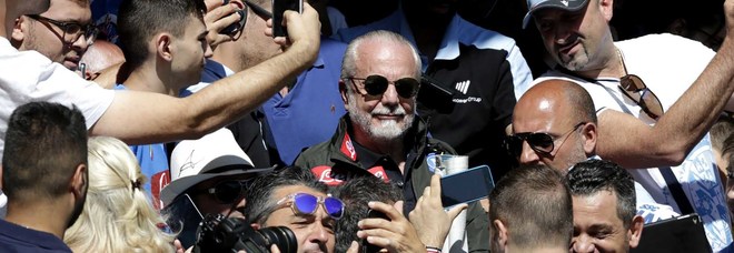 De Laurentiis chiude a Benzema:
«Cavani al Napoli? No, non credo»