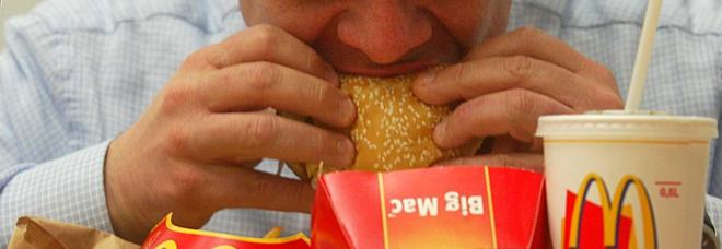Mangia per 3 mesi
solo da Mc Donald's
e dimagrisce di 17 chili