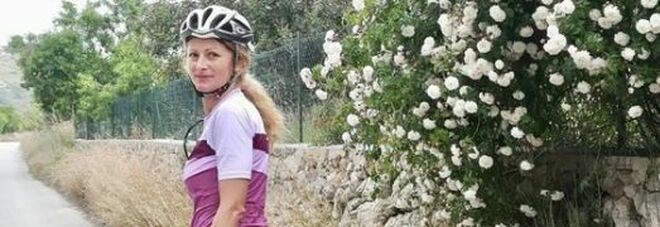 Da Bologna a Brighton, il viaggio di Eva in bici contro la violenza sulle donne