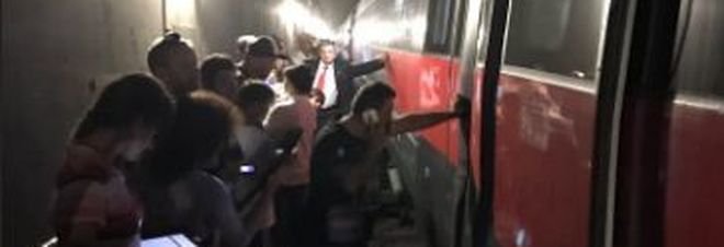 Frecciarossa fermo per 3 ore
in galleria: malori. «Al buio,
senza aria condizionata»