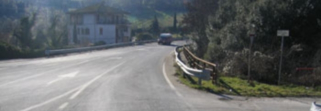 Narni, scontro fra auto e moto sulla Tiberina. Centauro in ospedale