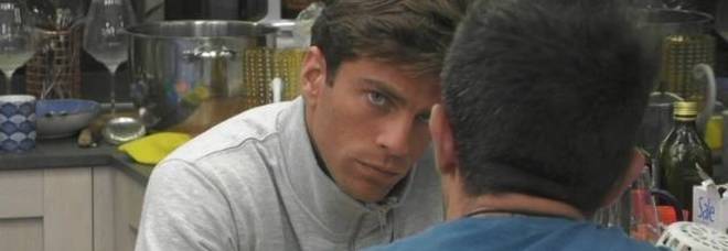 Simone Coccia dice no al Grande Fratello e fa infuriare tutti: minacce da Filippo Contri Simone Coccia dice no al Grande Fratello e fa infuriare tutti: minacce da Filippo Contri