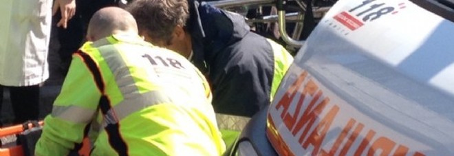 Schiacciato da una grossa bobina in azienda: 22enne in fin di vita Schiacciato da una grossa bobina in azienda: 22enne in fin di vita