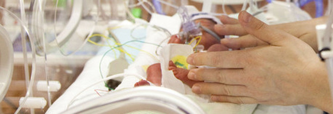 Bambini nati senza mani o senza braccia: mistero in due regioni del Nord-Ovest
