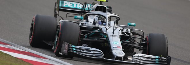 Formula 1, Gp Cina: pole di Bottas, poi Hamilton e le Ferrari: Vettel davanti a Leclerc