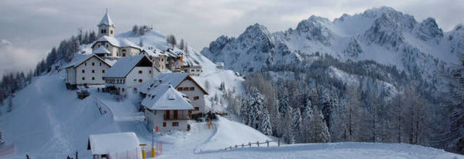 Il villaggio sul Monte Lussari dove si trova il rifugio Meschnik Il villaggio sul Monte Lussari dove si trova il rifugio Meschnik