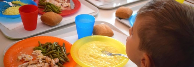 Mensa scolastica gratis per tutti gli studenti, l'annuncio del Comune: è il primo in Italia