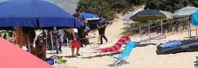 Lite in spiaggia per gli ombrelloni tra sardi e milanesi: arrivano i carabinieri