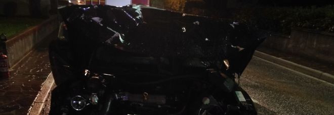 Una delle auto coinvolte nell'incidente frontale accaduto nella notte a Villa Santina, in Carnia