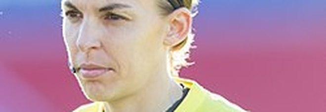 Francia, per la prima volta un arbitro donna in Ligue1