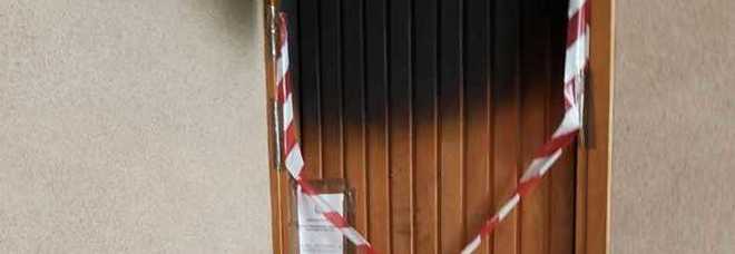 Dà fuoco al marito con la benzina e lo uccide: donna ricoverata con gravi ustioni
