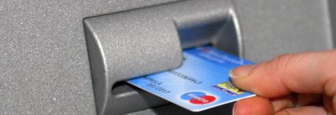 Occhio all'ultima truffa del bancomat: boom di denunce alla polizia Occhio all'ultima truffa del bancomat: boom di denunce alla polizia