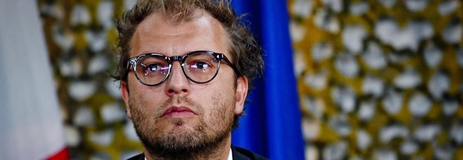 Caso procure, Lotti a Zingaretti: «Mi autosospendo dal Pd» Caso procure, Lotti a Zingaretti: «Mi autosospendo dal Pd»