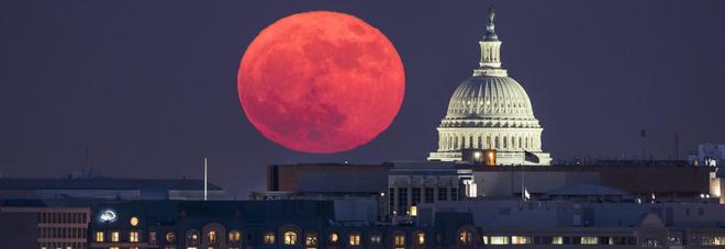 Superluna 2017, le foto dello spettacolo nel cielo. Ve la siete persa? C'è una buona notizia Superluna 2017, le foto dello spettacolo nel cielo. Ve la siete persa? C'è una buona notizia
