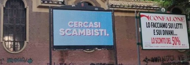 Roma, mistero svelato: ecco cosa si nasconde dietro ai cartelloni "cercasi scambisti"