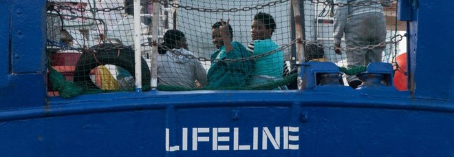 Migranti, Salvini: hotspot in Niger, Mali, Chad e Sudan. Lifeline? In Italia non approda Migranti, Salvini: hotspot in Niger, Mali, Chad e Sudan. Lifeline? In Italia non approda