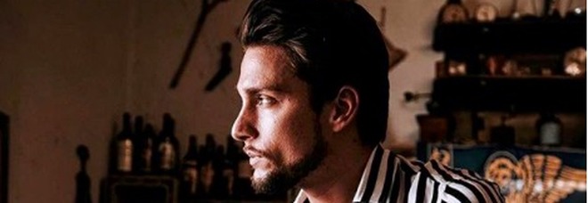 Uomini e Donne, Andrea Dal Corso bisessuale? L'escort trans: «È un finto etero»