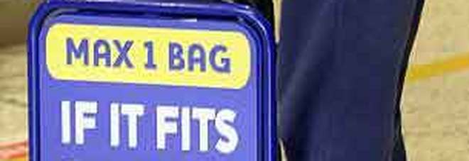 Ryanair, nuove regole sui bagagli a mano: da lunedì 15 vanno in stiva, multe di 50 euro
