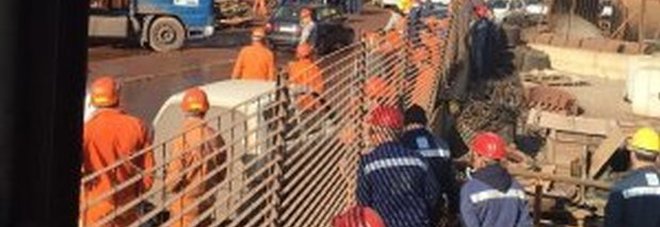 Tragedia all'Ilva: morto un operaio 28enne: colpito alla schiena da un cavo di acciaio Tragedia all'Ilva: morto un operaio 28enne: colpito alla schiena da un cavo di acciaio