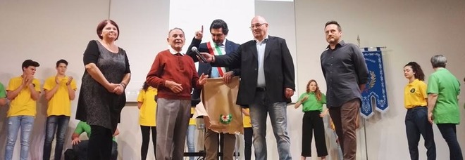 Se ne andò dalla sua cittadina 70 anni fa, ora Livio regala al Comune un milione di euro Se ne andò dalla sua cittadina 70 anni fa, ora Livio regala al Comune un milione di euro